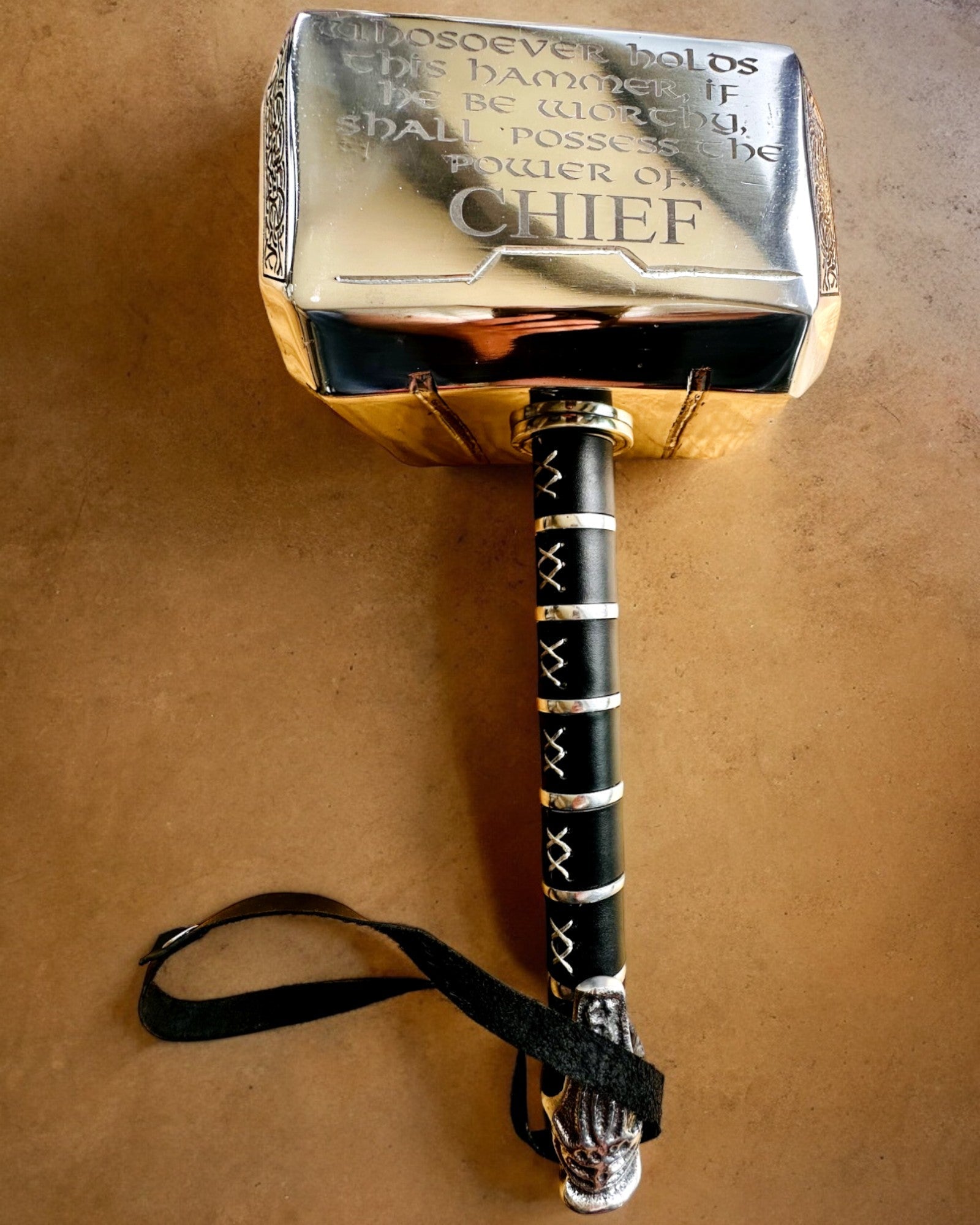 Mjölnir "Chief" - Handgefertigter Schmiedehammer, Personalisierung mit Gravur als Geschenk