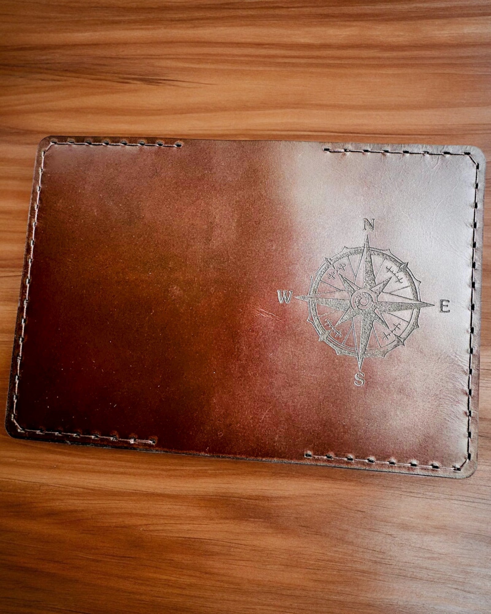 "Traveler" Case - Leather Passport Holder, personalization with engraving - 2 color variants