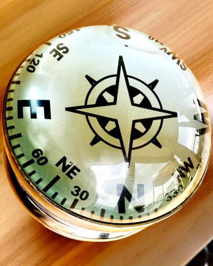 Bailey Compass Clock - Horloge Élégante avec Motif de Compas et Option de Gravure