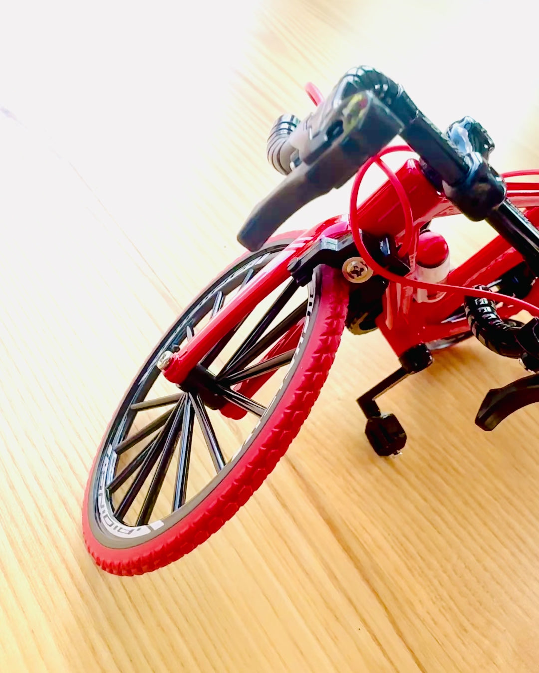 Modello in Metallo Miniaturizzato Bicicletta Rossa "SpeedMaster" personalizzazione con incisione per regalo, 2 varianti di colore