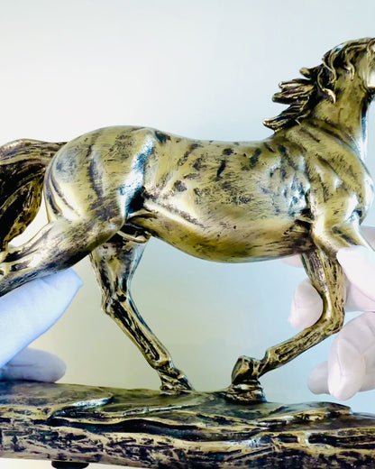 Statuette de Cheval au Galop en Résine avec Option de Gravure