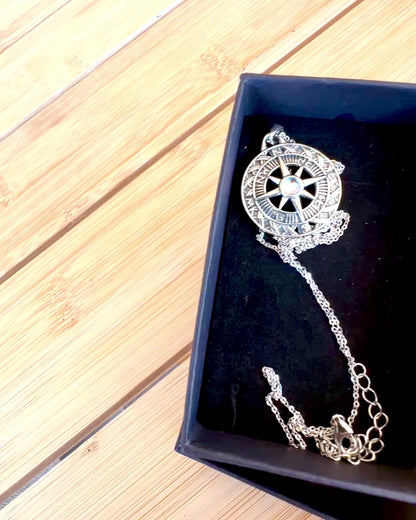 Amulette de Voyage Astral – Collier en Argent avec Gravure, personnalisation pour un cadeau