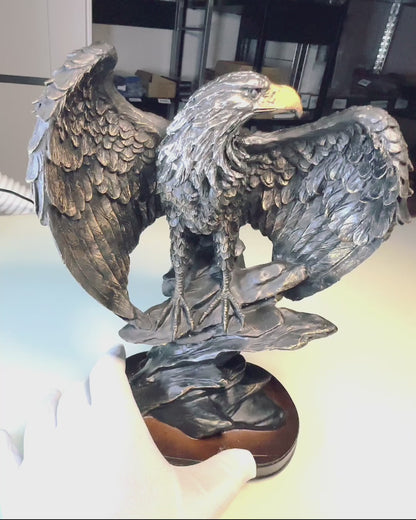 Statuette Décorative "Aigle Volant" – Symbole Majestueux de Force et de Liberté