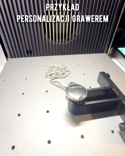 Collana con Ciondolo a Bussola in Stile Glamour con Zirconi per Donne e Uomini - 2 varianti tra cui scegliere, personalizzazione con incisione per un regalo