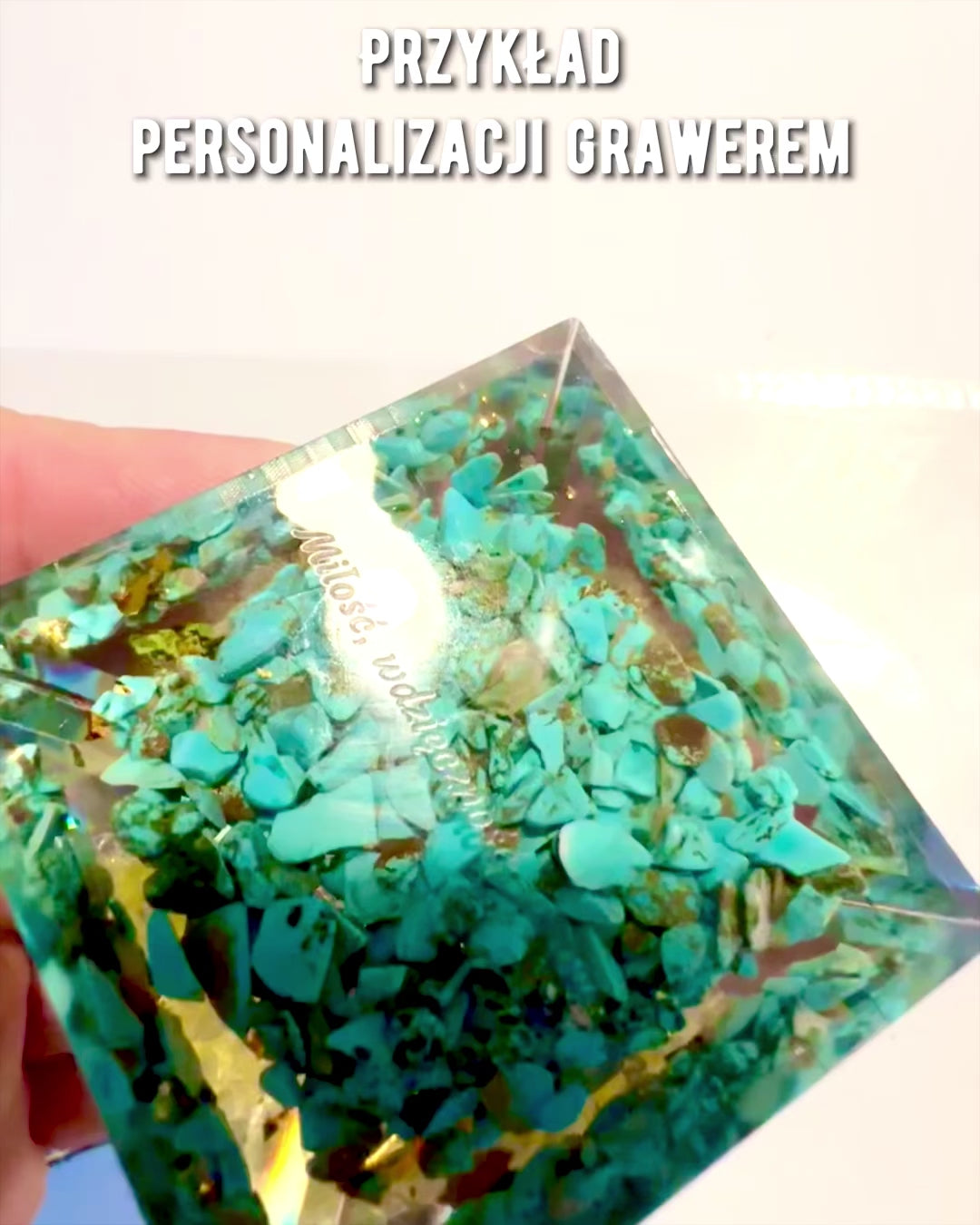 Pyramide Orgonite avec Citrine et Turquoise – Générateur d'Énergie Chakra, Outil Reiki, Décoration pour Méditation