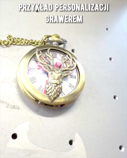 Montre de poche "Gardien de la Forêt" - Montre élégante avec motif de cerf, possibilité de personnalisation par gravure.