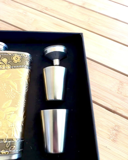 Elegant "Golden Rose" hip flask with a set of glasses, personalization with engraving for a gift.